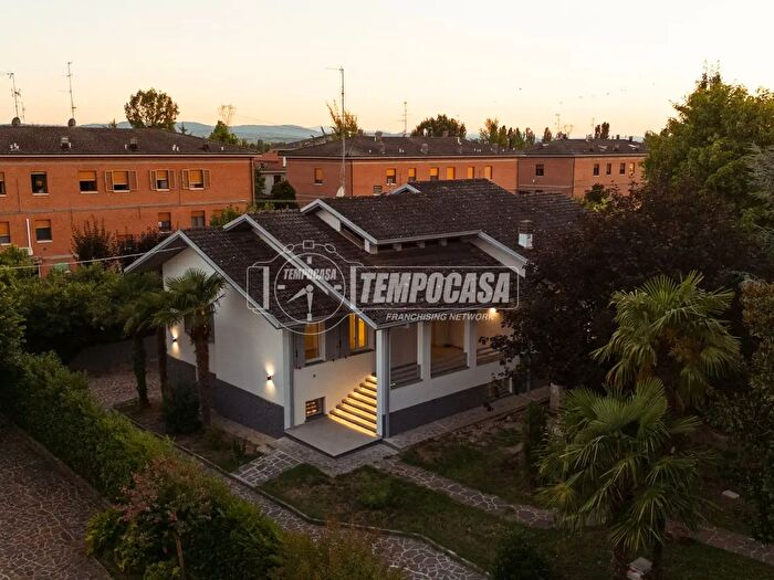 Casa con 7 locali in vendita in Via della Costituzione, San Cesario Sul Panaro