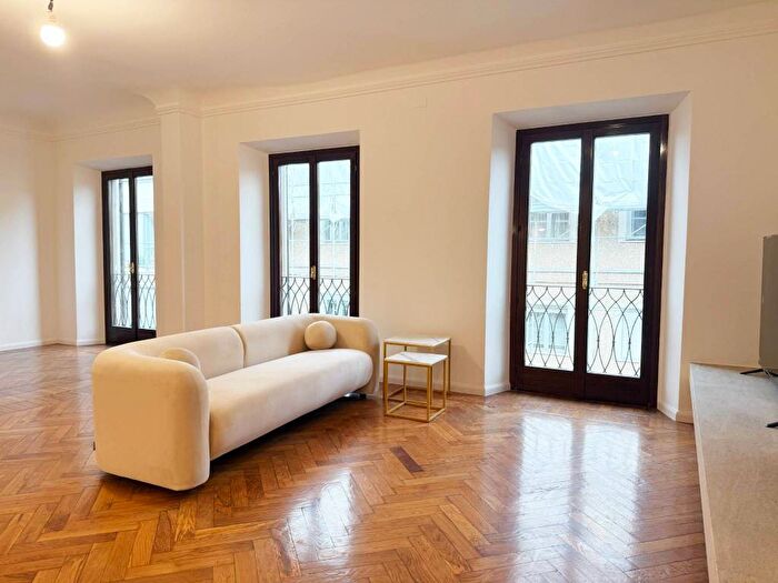 Appartamento quadrilocale in affitto in Via Pontaccio, Brera, Milano