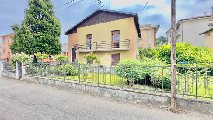 Casa con 6 locali in vendita in Via Papa Giovanni XXIII, Cassano Spinola