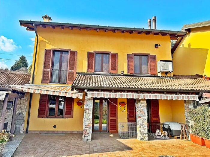 Casa con 6 locali in vendita in Via Brabbia, Varano Borghi