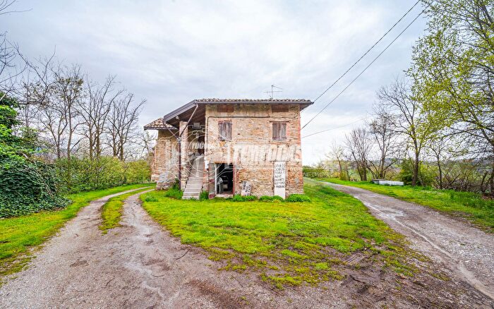 Casa quadrilocale in vendita in Maranello