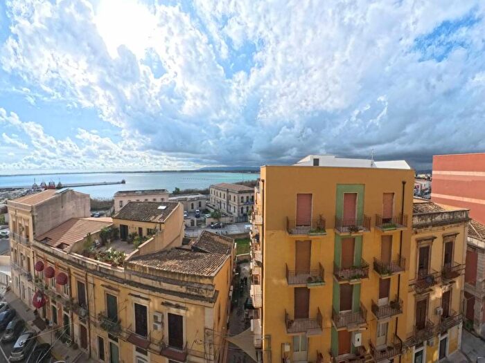 Appartamento con 5 locali in affitto in Via Tripoli, Umberto Ermocrate, Siracusa