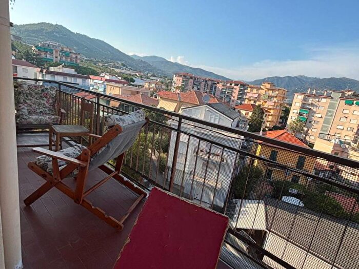Appartamento trilocale in vendita in Via Aurelia, Centro, Taggia