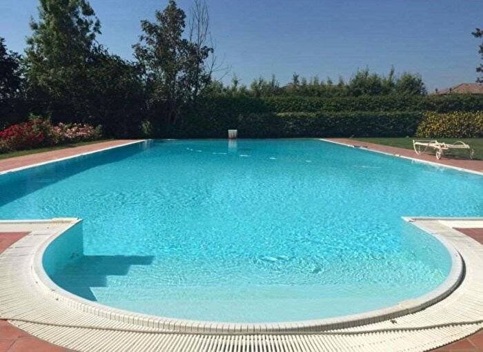 Casa con 15 locali in vendita in Modena