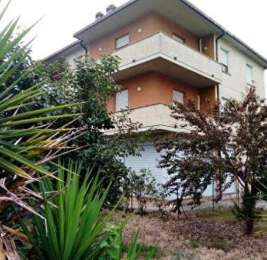 Appartamento quadrilocale in vendita in Via Kalamata, Spello