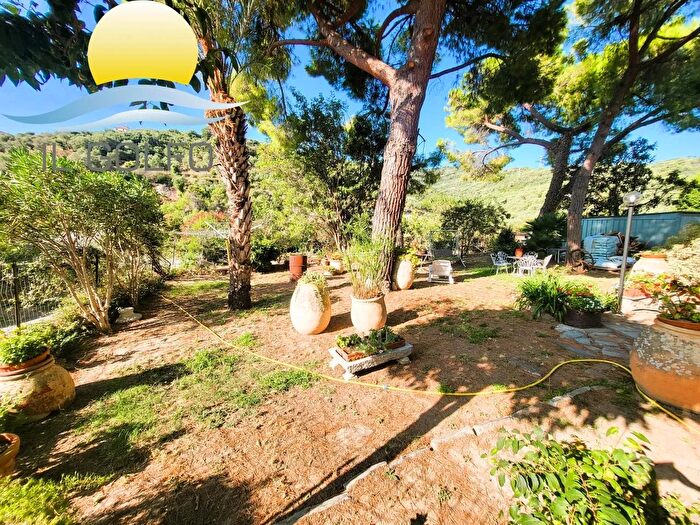 Appartamento quadrilocale in vendita in Via Caduti di Nassyria, Diano Castello