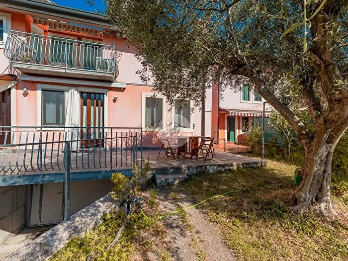 Appartamento quadrilocale in vendita in Via Messedaglia, Villafranca Di Verona