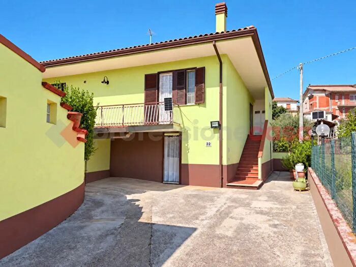 Casa con 5 locali in vendita in Via Vallone Cera, Alatri