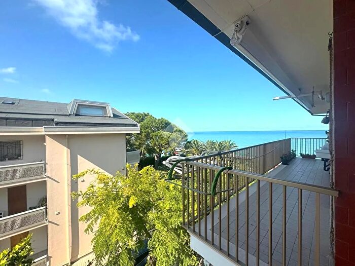 Appartamento trilocale in vendita in Via XXV Aprile, Pineto