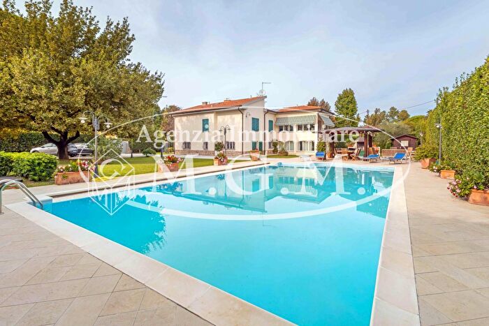 Casa con 10 locali in vendita in Pisa