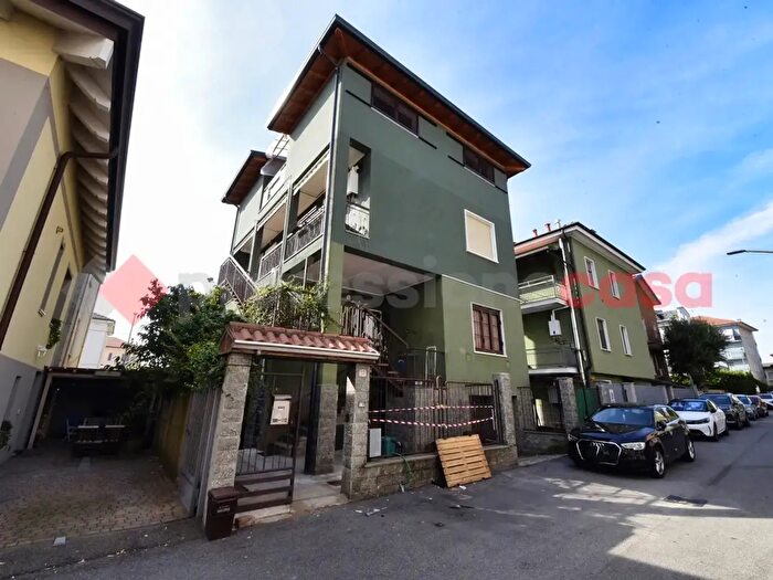 Appartamento trilocale in vendita in Via Amatore Sciesa, Bollate
