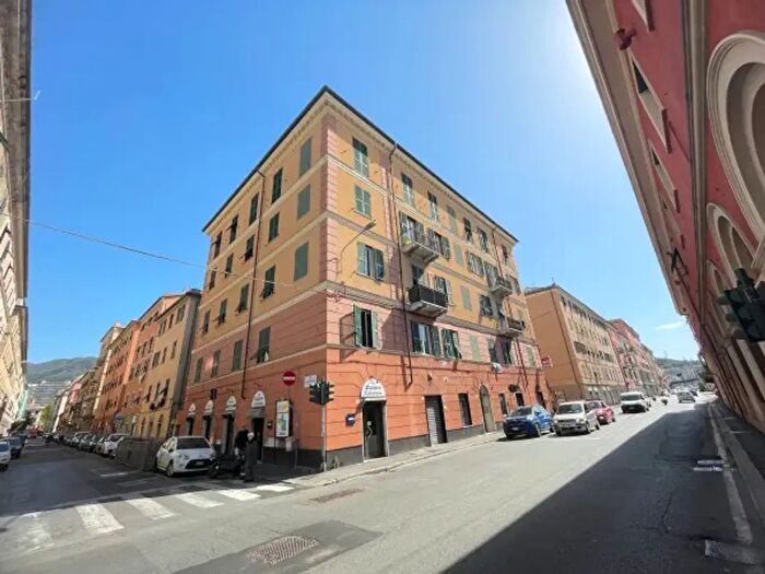 Appartamento con 5 locali in vendita in Via Giacomo Puccini, Genova