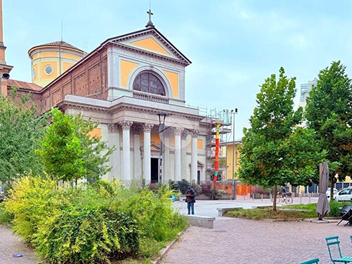Appartamento trilocale in affitto in Piazza San Luigi, Lodi Brenta, Milano