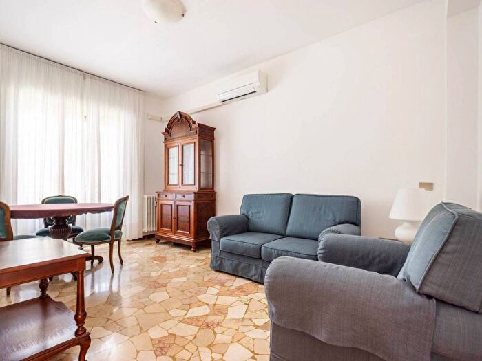 Appartamento bilocale in affitto in Via Tortona, Solari, Milano