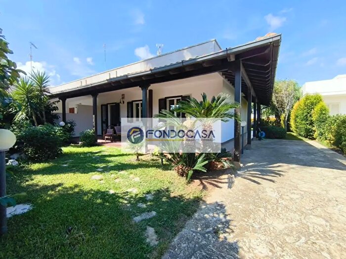 Casa con 7 locali in vendita in Via Petrarca, Melendugno