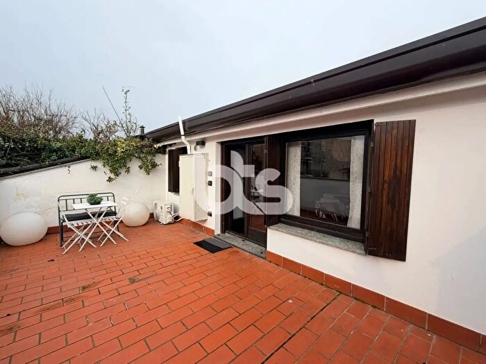 Appartamento trilocale in vendita in Via Vittorio Veneto, Sarnico