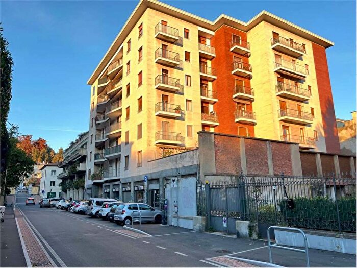 Appartamento trilocale in affitto in Via C De Cristoforis, Biumo Inferiore Superiore, Varese