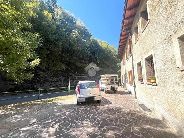 Appartamento trilocale in vendita in Via Stelvio, Sondalo