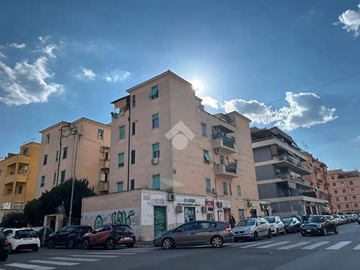 Appartamento trilocale in vendita in Via delle Azalee, Roma