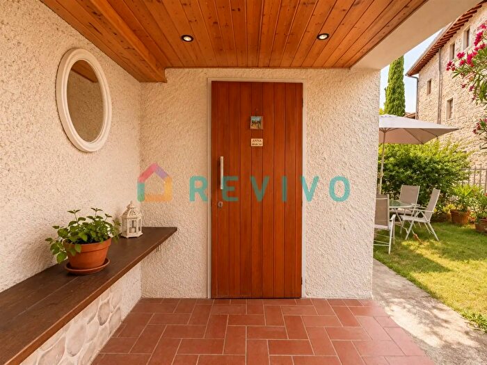 Casa con 5 locali in vendita in Reggello