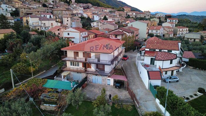 Casa con 7 locali in vendita in Via Croce, Cerzeto