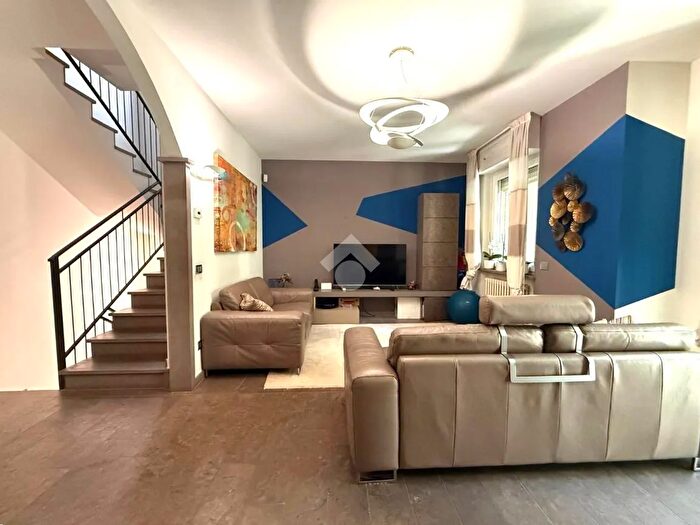 Casa quadrilocale in vendita in Via Fiume, Trecate