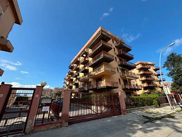 Appartamento con 5 locali in affitto in Viale Placido Rizzotto, Palermo