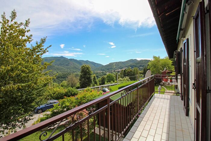 Appartamento quadrilocale in vendita in Località Caslè Snc, Alta Valle Intelvi