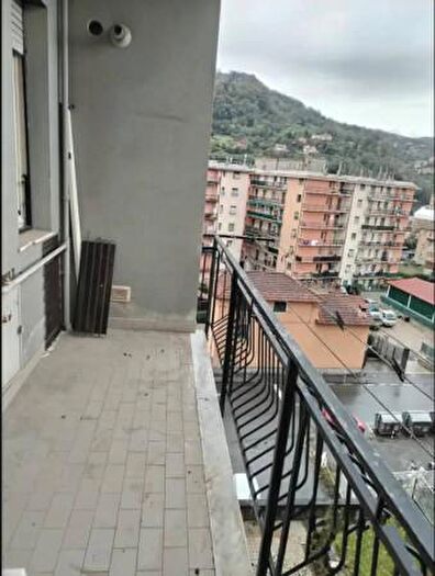 Appartamento trilocale in vendita in Via Campomorone, Genova