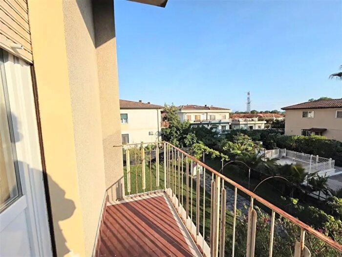 Appartamento con 6 locali in vendita in Massa