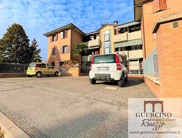 Appartamento con 6 locali in vendita in Via Cesare Diana Cento, Cento