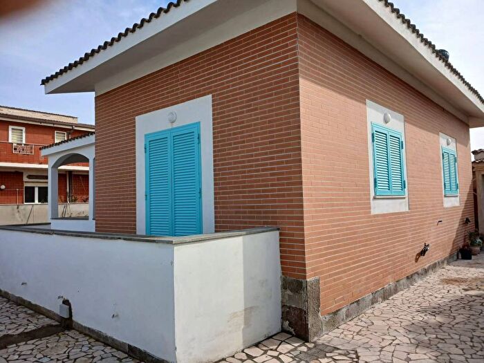 Casa quadrilocale in affitto in Viale di Focene, Focene, Fiumicino