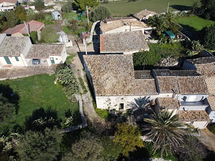 Casa quadrilocale in vendita in Via Vanella, Modica