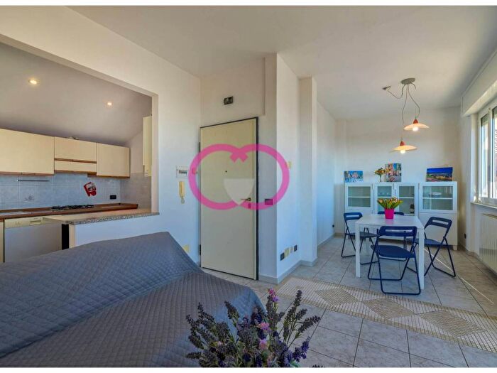 Appartamento trilocale in affitto in Via Sardi, Centro, Varazze