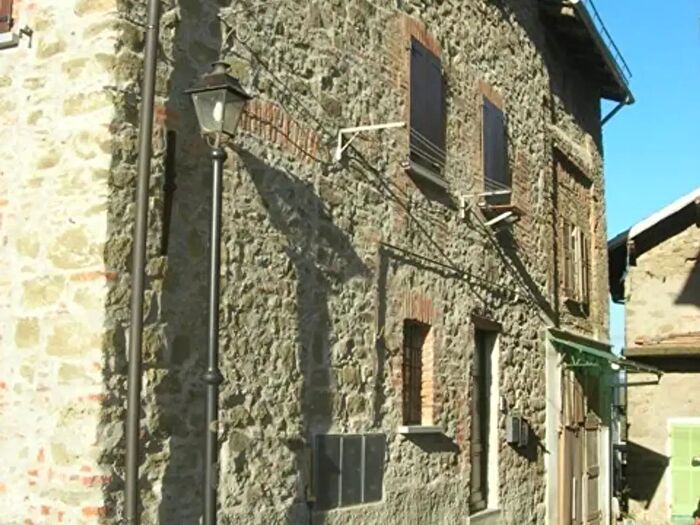 Casa con 5 locali in vendita in Mioglia