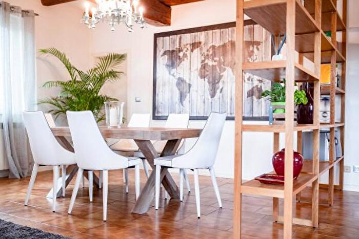 Casa con 6 locali in vendita in Isola Del Piano