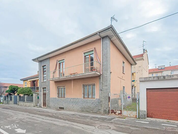 Casa con 8 locali in vendita in Via Luigi Mussino, Alpignano