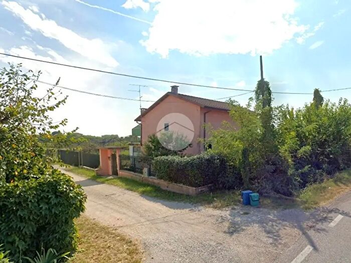 Casa quadrilocale in vendita in Via Provinciale Ovest, Buttapietra