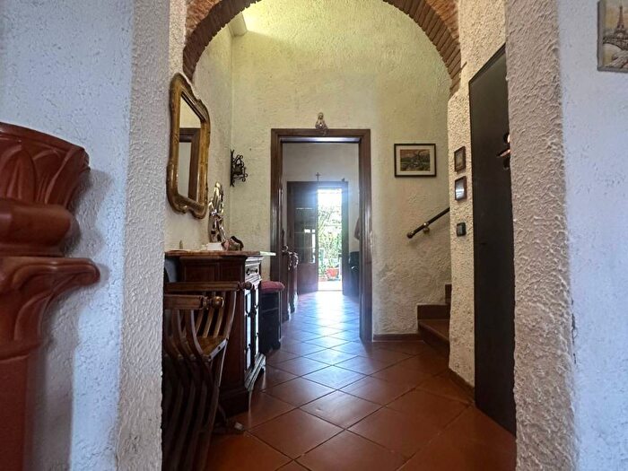 Appartamento con 5 locali in affitto in Via Giuseppe Garibaldi, Centro, Campi Bisenzio