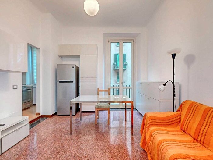 Appartamento trilocale in affitto in Via Giulio e Corrado Venini, Centrale, Milano