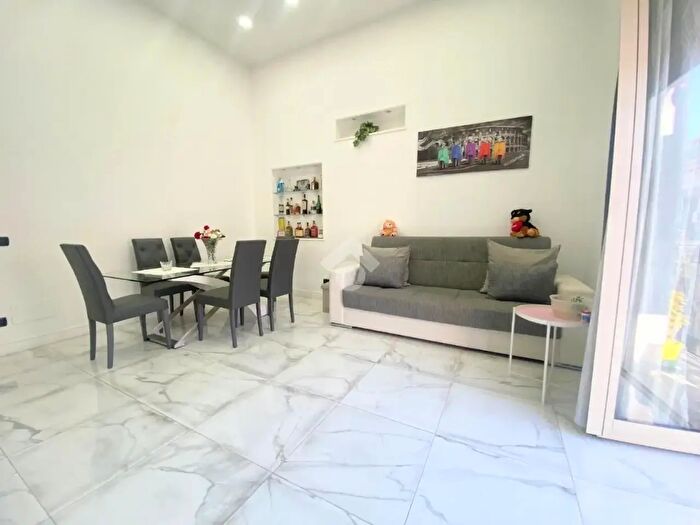Appartamento bilocale in vendita in Via Zara, Napoli