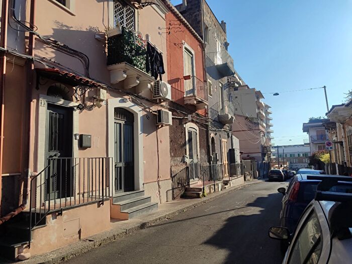 Casa bilocale in vendita in Via Ofelia, Catania