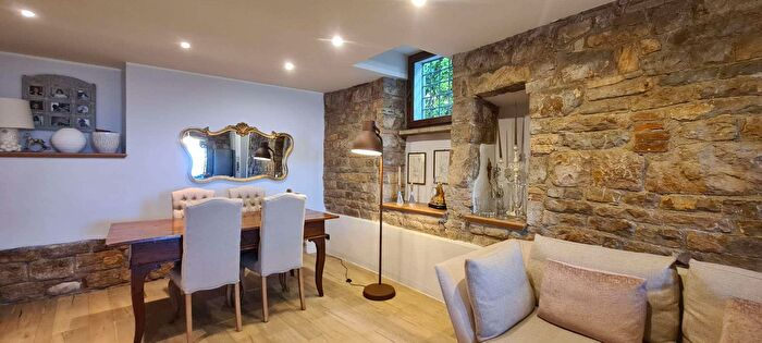 Casa con 6 locali in vendita in Via Termoli, Todi