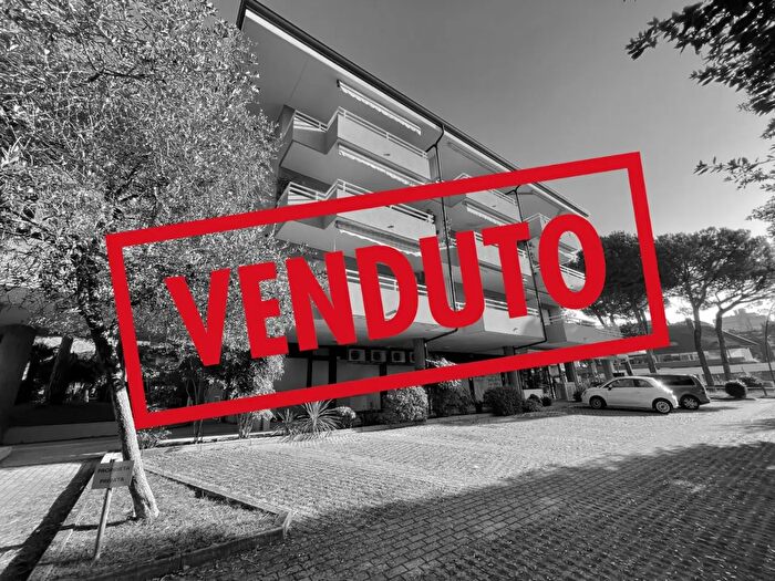 Appartamento trilocale in vendita in Viale dei Fiori, Lignano Sabbiadoro