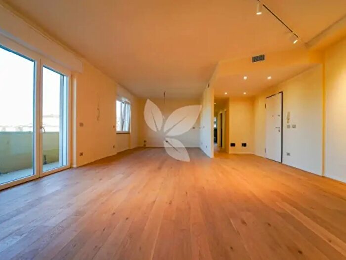 Appartamento con 5 locali in vendita in Viale Paolo Toschi, Parma