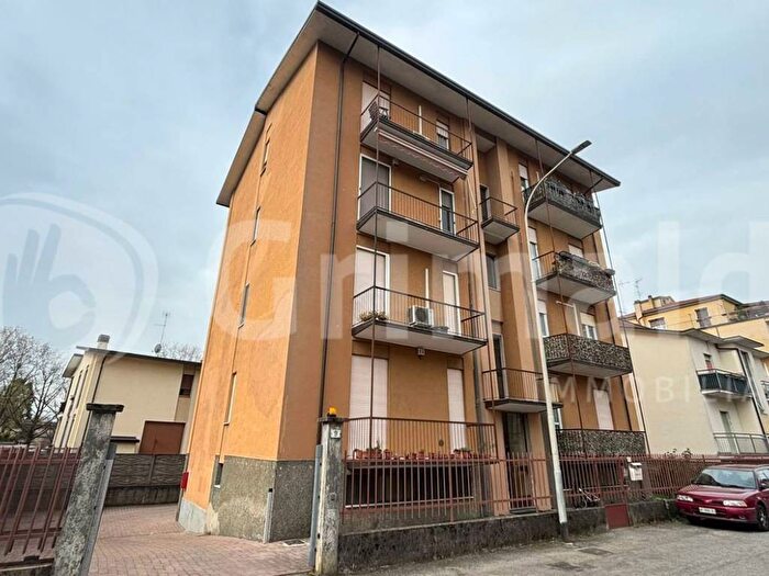 Appartamento trilocale in affitto in Via De Sanctis, Abbiategrasso