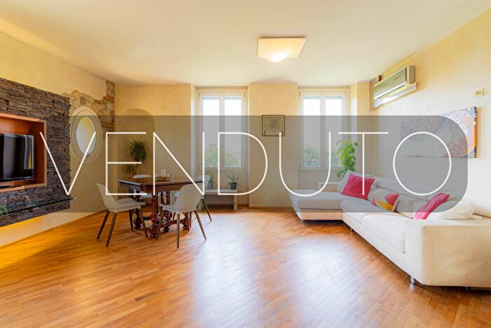 Appartamento trilocale in vendita in Via Rosmini, Monza