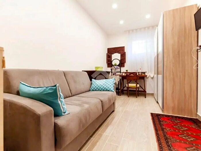 Appartamento trilocale in vendita in Via Nicolò III, Roma