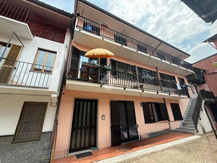 Casa con 6 locali in vendita in Via Giuseppe Garibaldi, Cerano