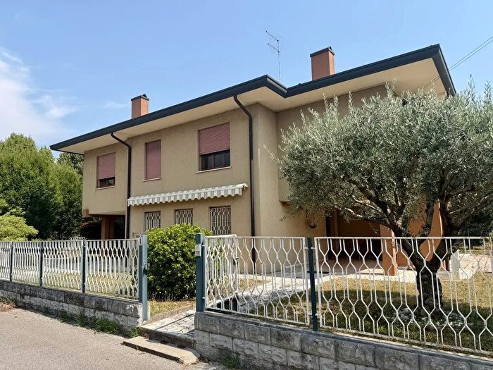 Casa con 5 locali in vendita in Via San Pio X a, Castelfranco Veneto